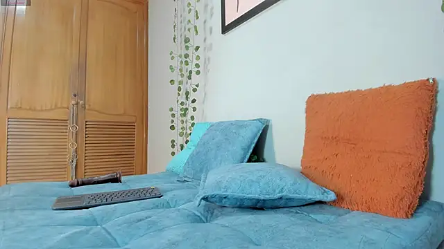 bella sstone online show from December 5, 12:06 pm