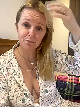 madamlillyrose online show from December 2, 11:34 am