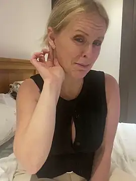 madamlillyrose online show from October 29, 3:58 pm