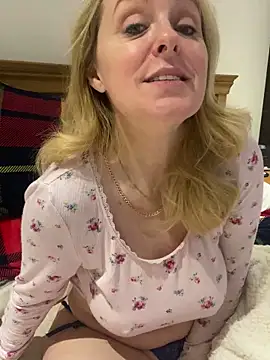 madamlillyrose online show from December 20, 9:35 am