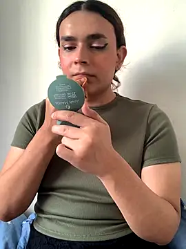 La-Gatiita-trans online show from December 4, 8:53 pm