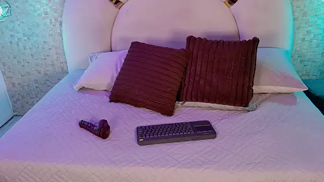 emmy rose25 online show from February 20, 11:45 am