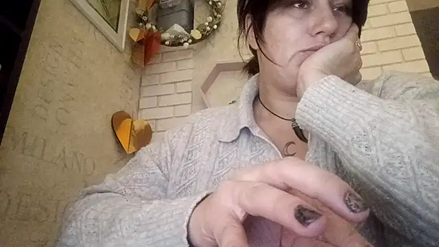 Snapshot of GwendolynFoster chatting on October 22, 3:17 pm GwendolynFoster online show from October 22, 3:17 pm