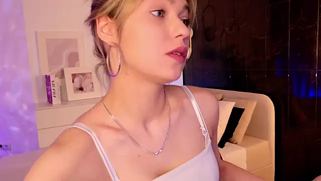 AlysiaSun  online show from March 18, 9:20 pm