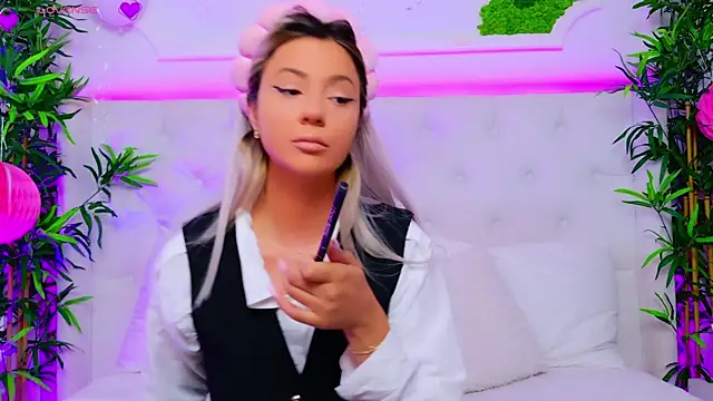 Snapshot of AriannaSins chatting on September 18, 12:15 pm AriannaSins online show from September 18, 12:15 pm