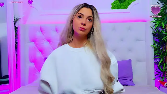 AriannaSins online show from December 19, 2:31 pm