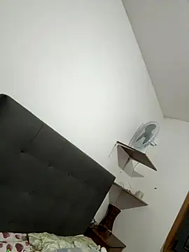 menina coimbrinha online show from November 13, 11:15 pm