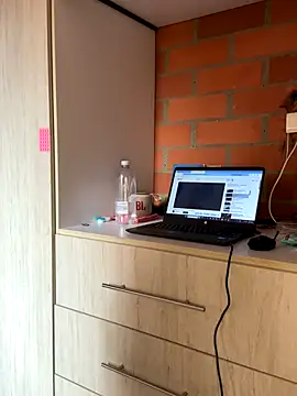 valentina herrrera online show from November 10, 4:24 pm