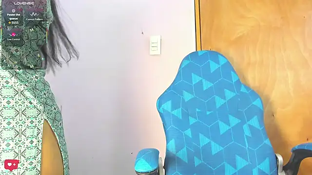 Iniya Parul online show from February 20, 1:56 pm