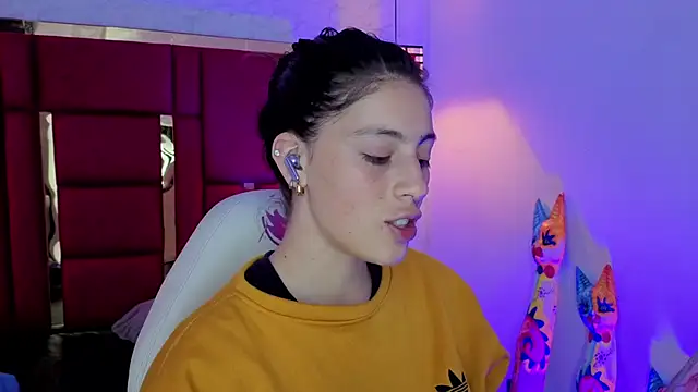 moon winy online show from April 2, 12:13 pm