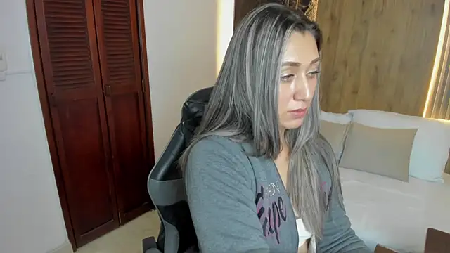 karlyy  online show from January 13, 12:31 pm