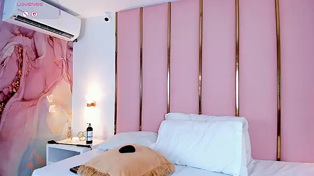 AishaAnderson online show from February 4, 1:25 pm