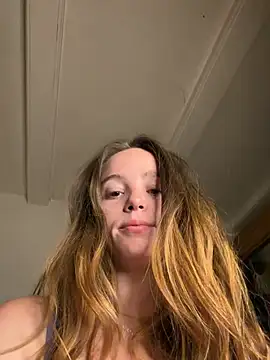 Rhyumii online show from July 24, 8:38 pm