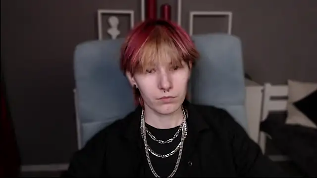 guitarandangell online show from April 5, 7:24 pm