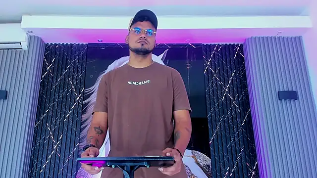 handsome boys22 online show from November 16, 12:38 pm