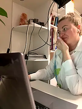 Amelia-Diamond online show from November 25, 1:02 pm