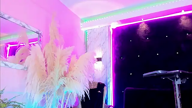 Queens Wonders Blonders online show from October 25, 5:59 am