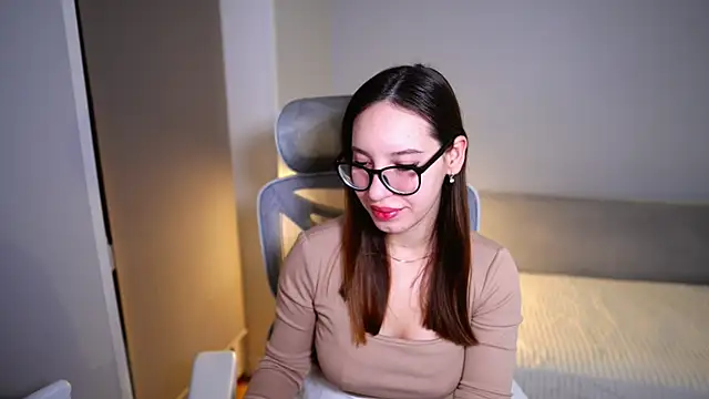 WhyEmmyCry online show from December 5, 6:02 am