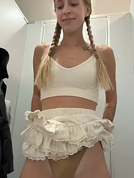 kira mia online show from March 12, 4:20 pm