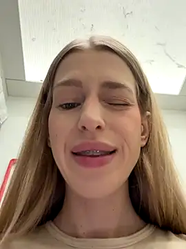 kira mia online show from December 17, 3:49 pm