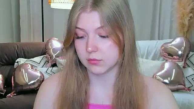 Stella Light online show from April 3, 7:12 pm