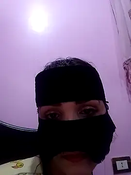 SandyAmr online show from March 29, 1:54 pm