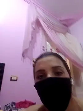 SandyAmr online show from November 4, 9:14 am