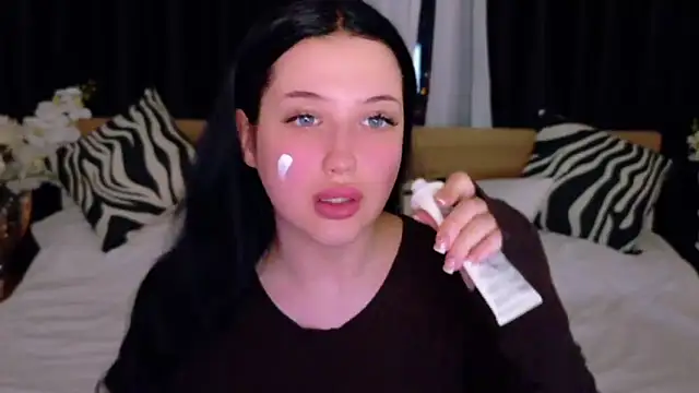 Felicia Herceg online show from November 23, 6:09 pm