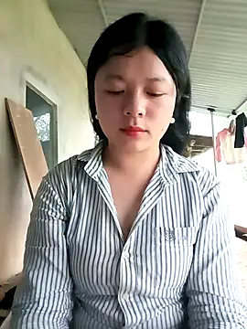 lisa-bae00 online show from April 15, 11:38 pm