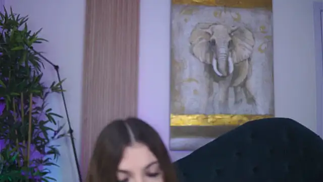 LaraSynn online show from November 10, 10:10 am