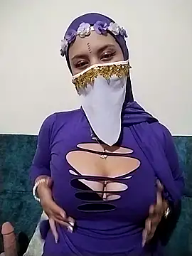 caroline peed online show from October 22, 12:10 pm