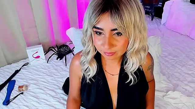 Emilyvalk  online show from October 26, 10:05 pm