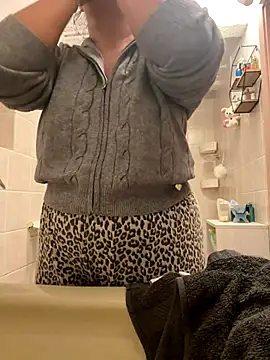 gatitalocahot online show from December 19, 11:19 pm