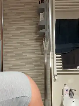 gatitalocahot online show from February 5, 8:56 pm