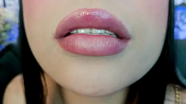 mia roux1 online show from December 4, 12:13 am