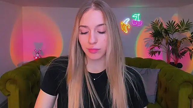 sassy cutie online show from November 28, 8:01 pm