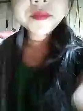 Quynhsumon online show from November 1, 2:10 pm