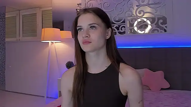 LuisaClover online show from April 4, 6:07 pm