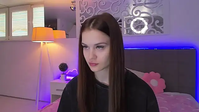 LuisaClover online show from March 25, 1:14 pm