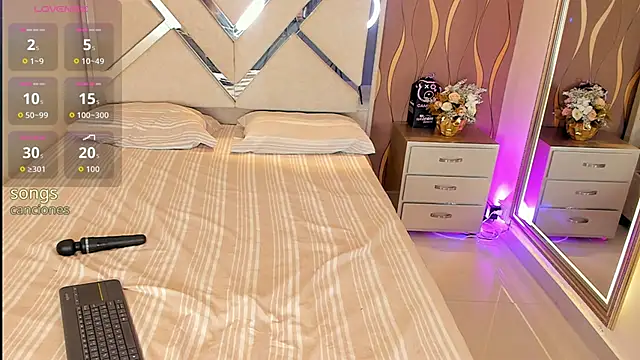 iam nicolle online show from November 5, 12:43 pm