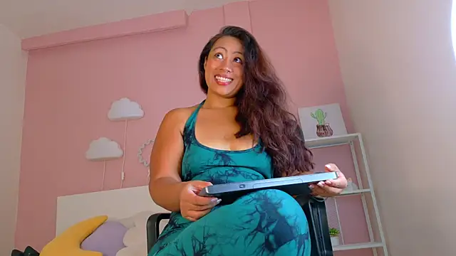 SeleneGibson   online show from April 4, 11:42 am