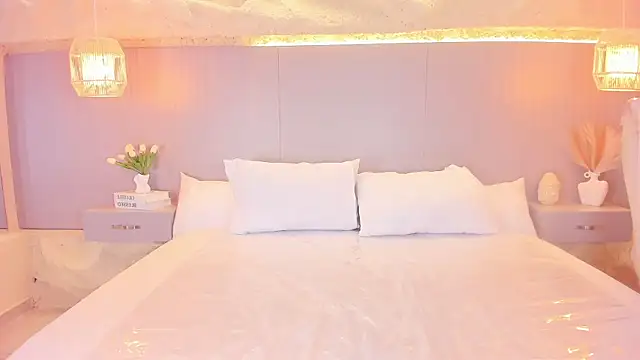 AmyColman  online show from April 14, 12:16 pm