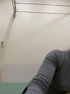 Bee Yellow00 online show from December 2, 4:36 am