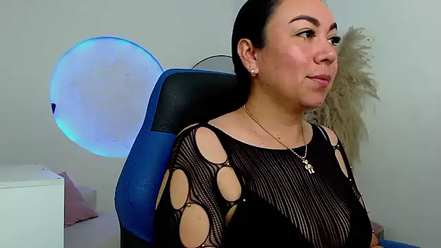 Yadis hot online show from January 13, 10:58 pm