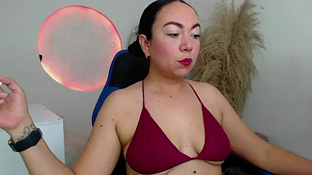 Yadis hot online show from December 17, 10:36 pm