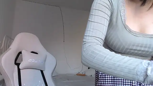 bellefleurrr online show from April 14, 7:41 am