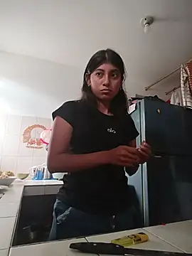 YeseniaRodriguez3 online show from November 22, 5:48 pm