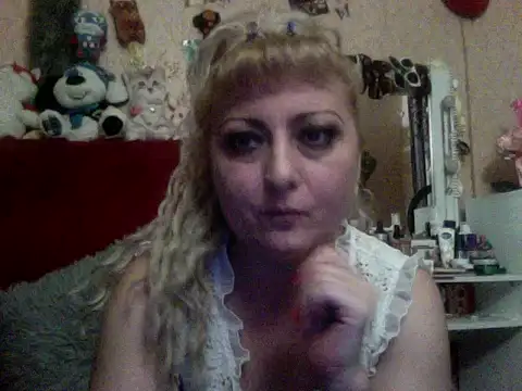 xHot Amazonq online show from October 26, 1:28 pm