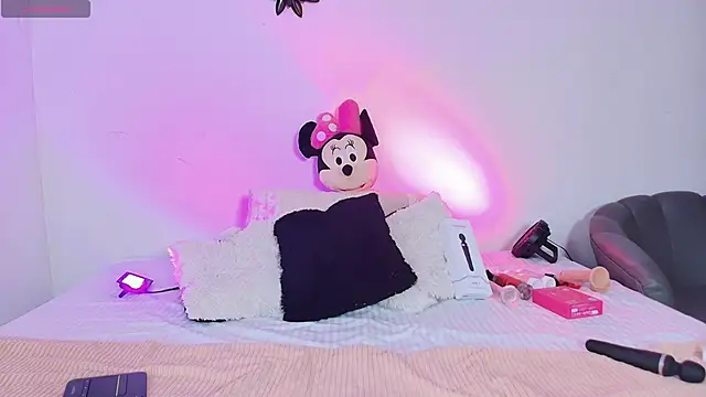 GiannaRoberts online show from December 21, 11:36 am