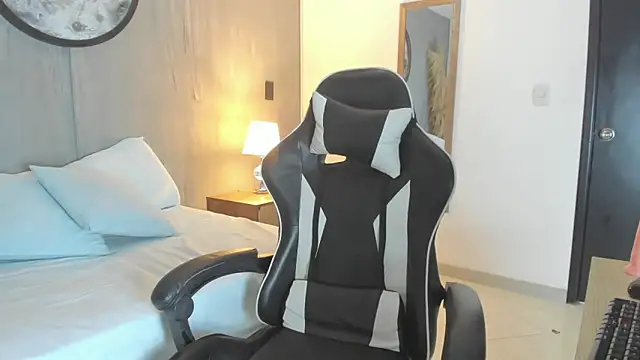 lily24  online show from October 30, 12:06 pm